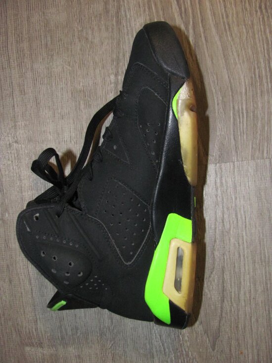 Nike Air Jordan 6 Retro Black Electric Green 2021 Midtop Sneakers Size 8 main image 6